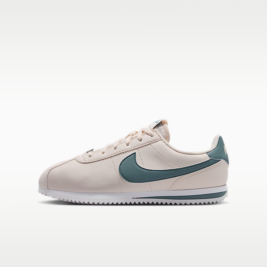 NIKE公式】エア ジョーダン シックスティ プラス LOW ジュニアシューズ